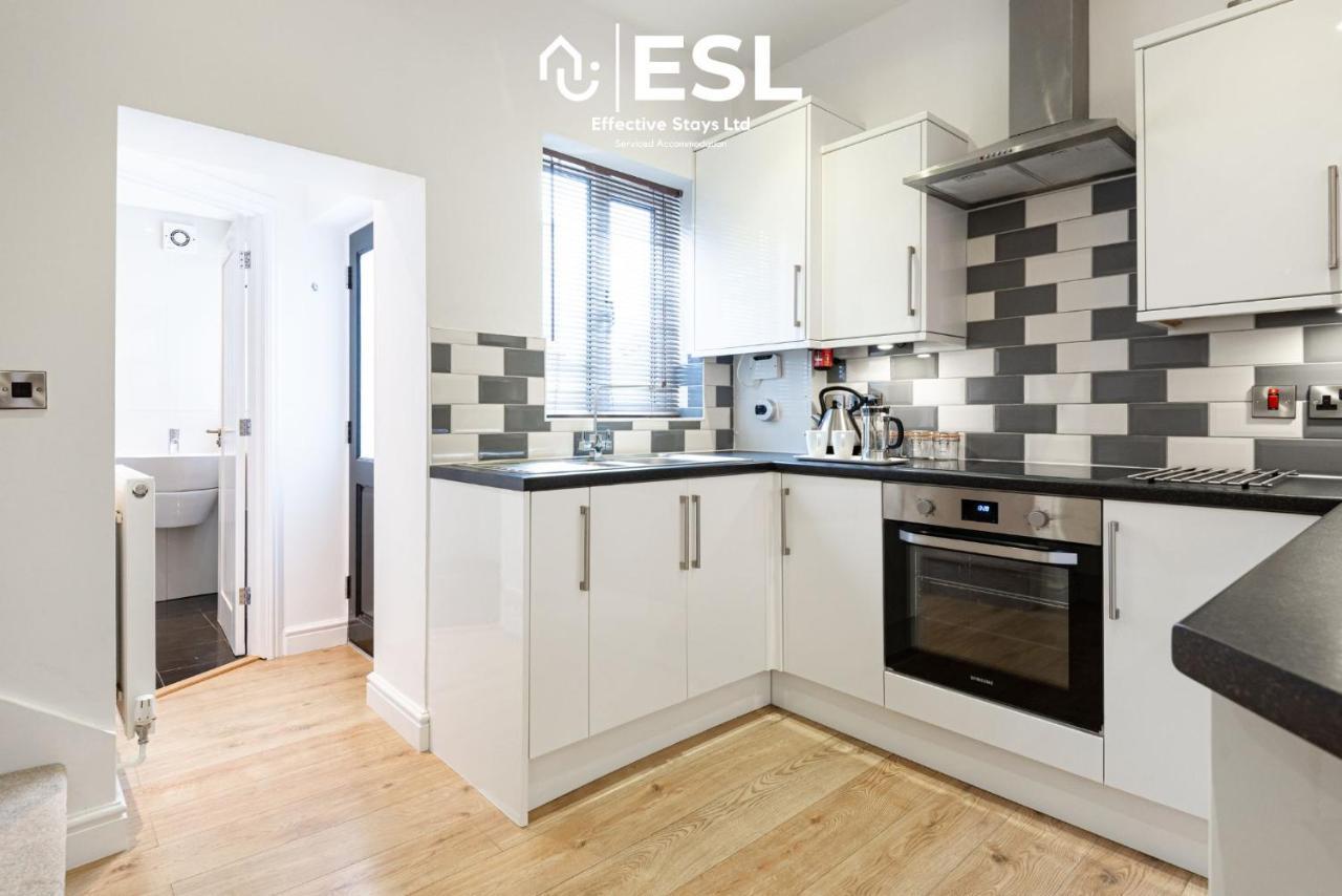 2 Bedroom Terrace Cottage, Parking, 5 Minutes Drive To Royal Shrewsbury Hospital Buitenkant foto