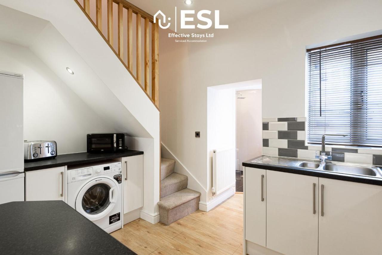 2 Bedroom Terrace Cottage, Parking, 5 Minutes Drive To Royal Shrewsbury Hospital Buitenkant foto
