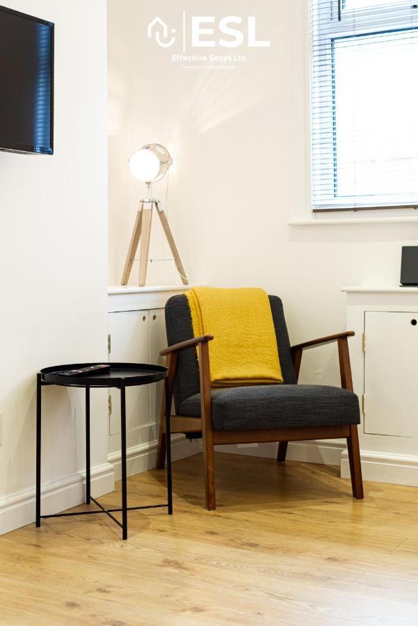 2 Bedroom Terrace Cottage, Parking, 5 Minutes Drive To Royal Shrewsbury Hospital Buitenkant foto