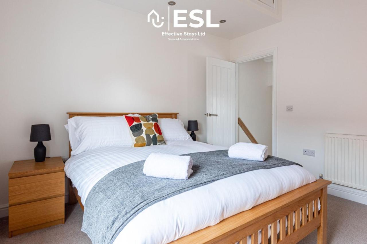2 Bedroom Terrace Cottage, Parking, 5 Minutes Drive To Royal Shrewsbury Hospital Buitenkant foto
