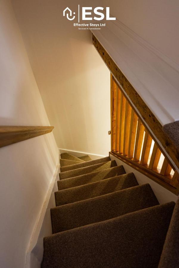 2 Bedroom Terrace Cottage, Parking, 5 Minutes Drive To Royal Shrewsbury Hospital Buitenkant foto